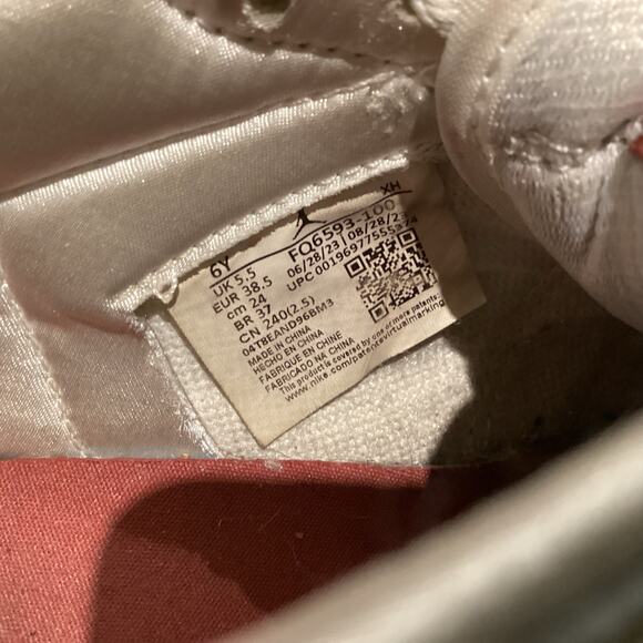 Air Jordan 1 Retro Low OG Chinese New Year - Picture 8 of 8
